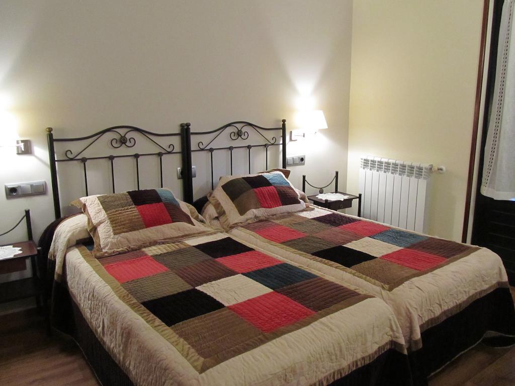 Apartamentos Rurales Casa Baltasar Monasterio De Hermo ห้อง รูปภาพ