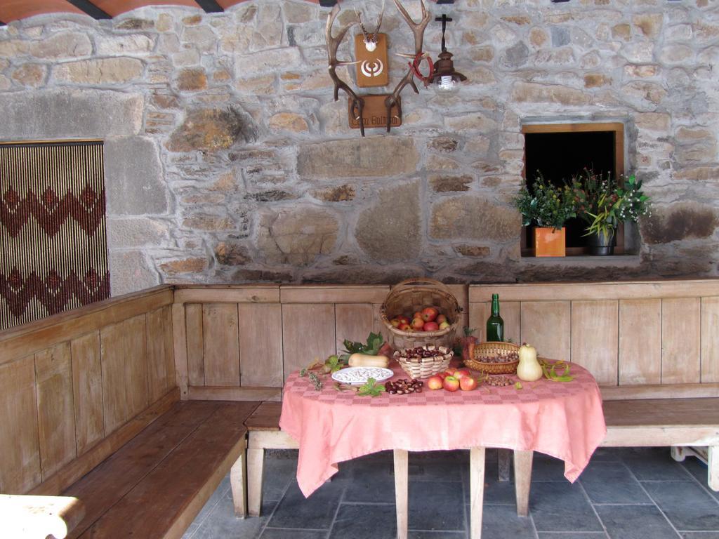 Apartamentos Rurales Casa Baltasar Monasterio De Hermo ภายนอก รูปภาพ