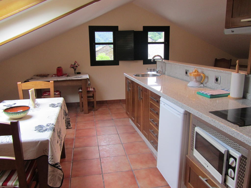Apartamentos Rurales Casa Baltasar Monasterio De Hermo ห้อง รูปภาพ