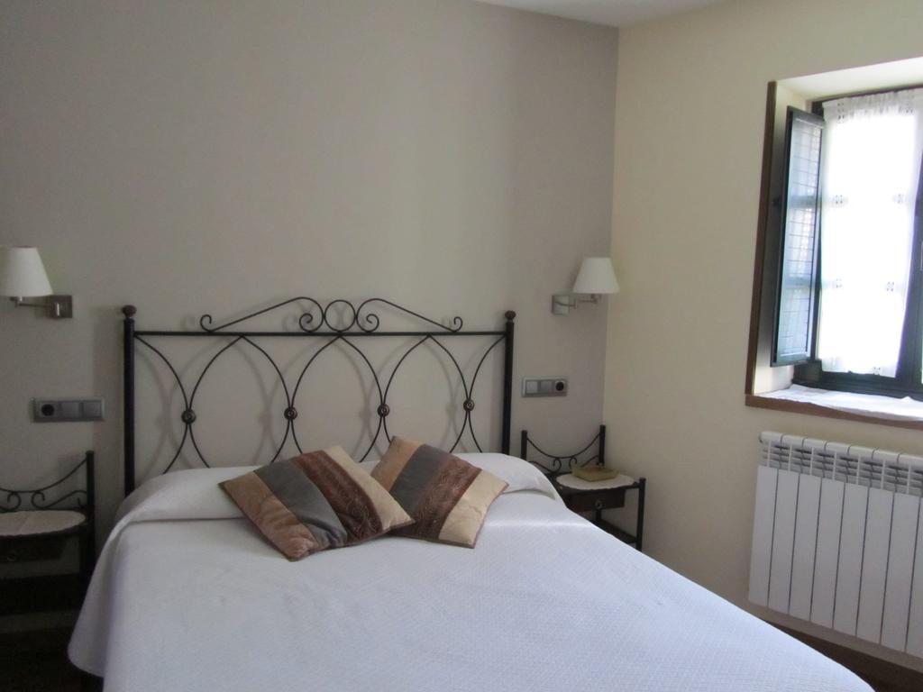 Apartamentos Rurales Casa Baltasar Monasterio De Hermo ห้อง รูปภาพ
