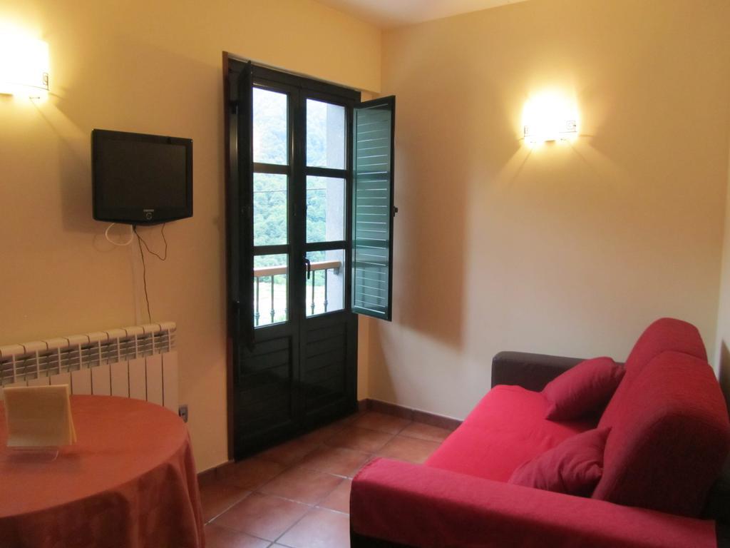 Apartamentos Rurales Casa Baltasar Monasterio De Hermo ภายนอก รูปภาพ
