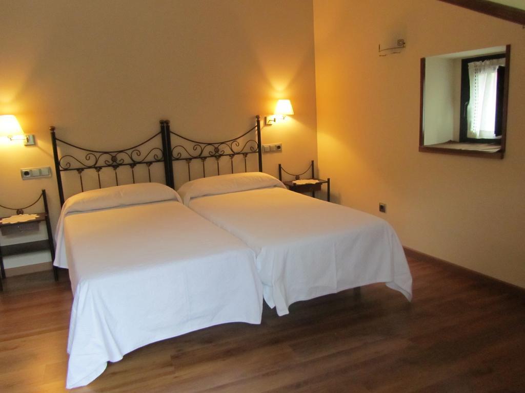 Apartamentos Rurales Casa Baltasar Monasterio De Hermo ภายนอก รูปภาพ