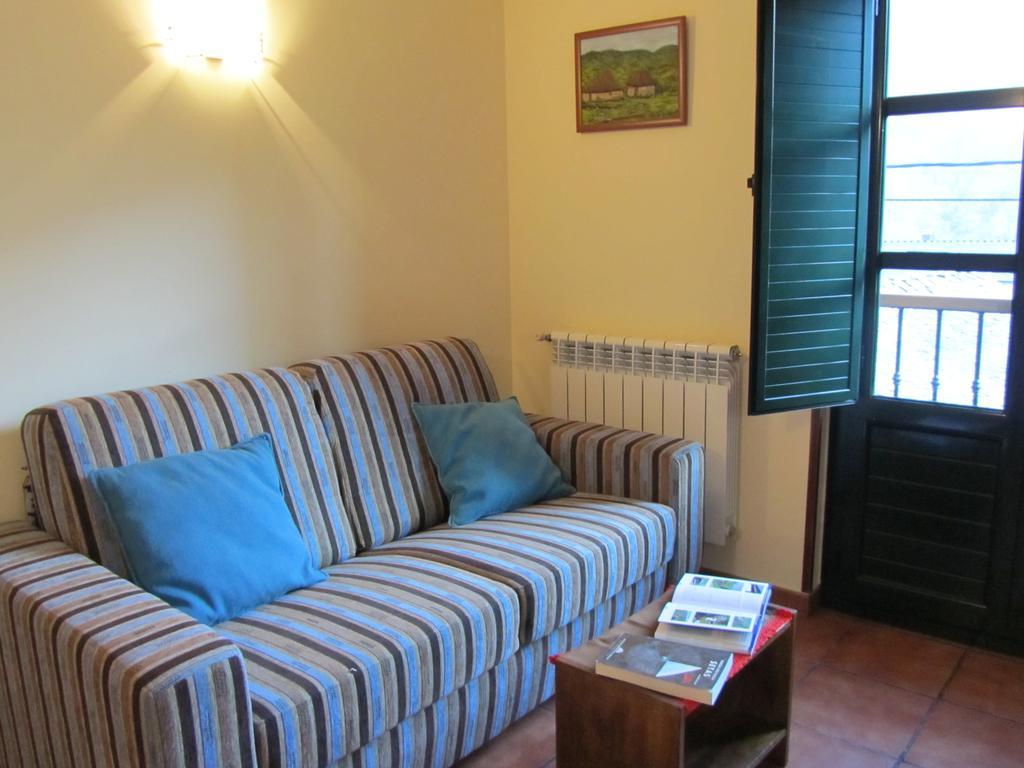 Apartamentos Rurales Casa Baltasar Monasterio De Hermo ภายนอก รูปภาพ