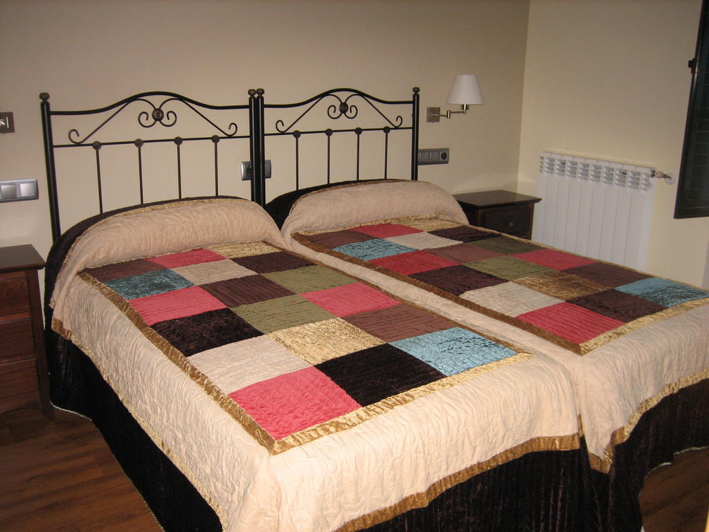 Apartamentos Rurales Casa Baltasar Monasterio De Hermo ภายนอก รูปภาพ