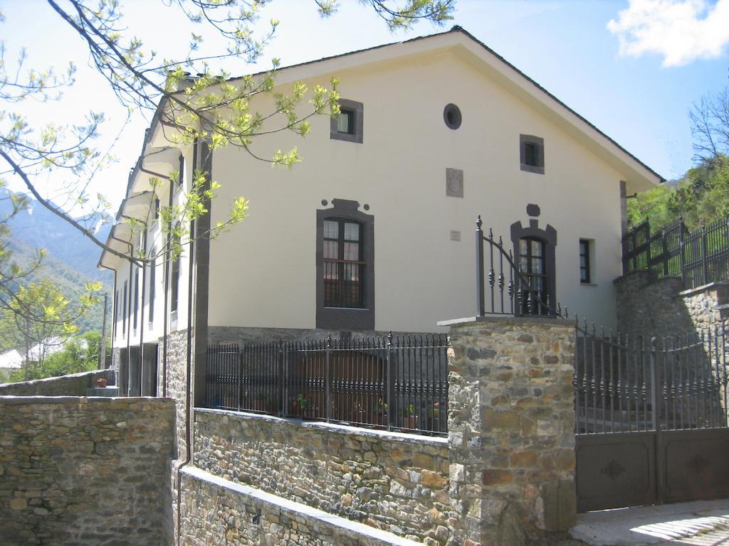 Apartamentos Rurales Casa Baltasar Monasterio De Hermo ภายนอก รูปภาพ