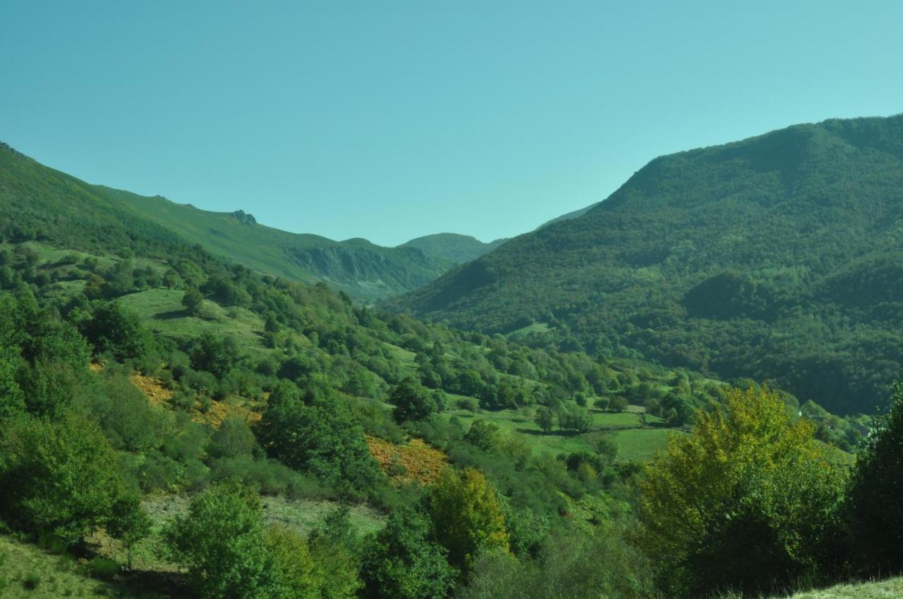 Apartamentos Rurales Casa Baltasar Monasterio De Hermo ภายนอก รูปภาพ